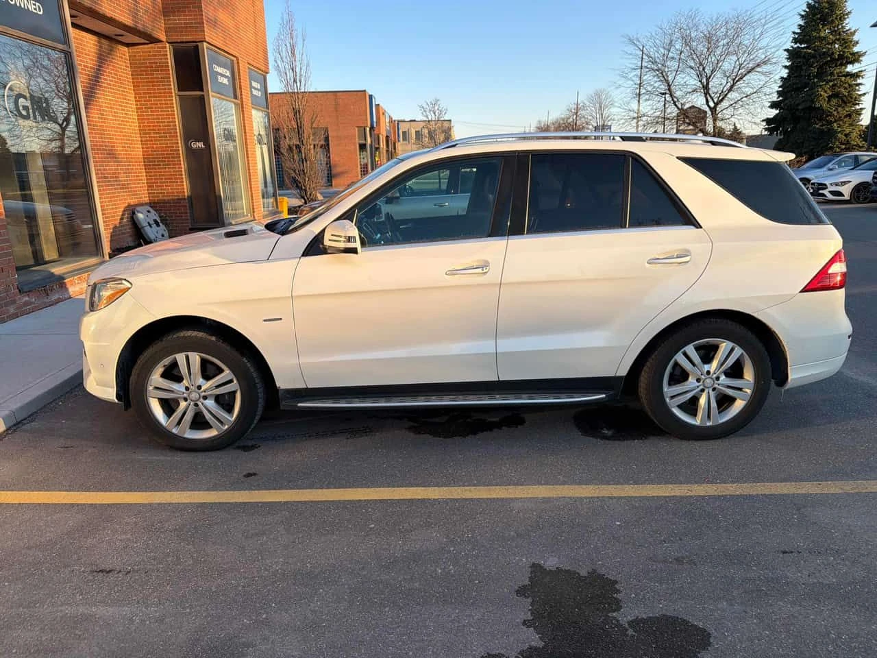 Mercedes-Benz ML 350 * CARFAX * АМБИЕНТНО * ПАНОРАМА, снимка 2 - Автомобили и джипове - 54134489