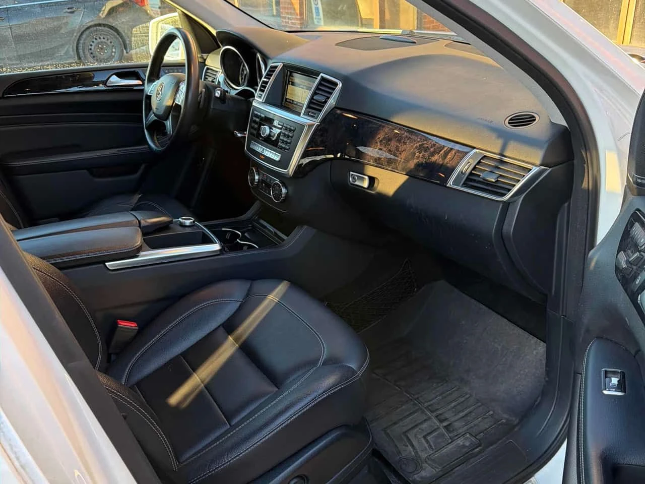 Mercedes-Benz ML 350 * CARFAX * АМБИЕНТНО * ПАНОРАМА, снимка 13 - Автомобили и джипове - 54134489