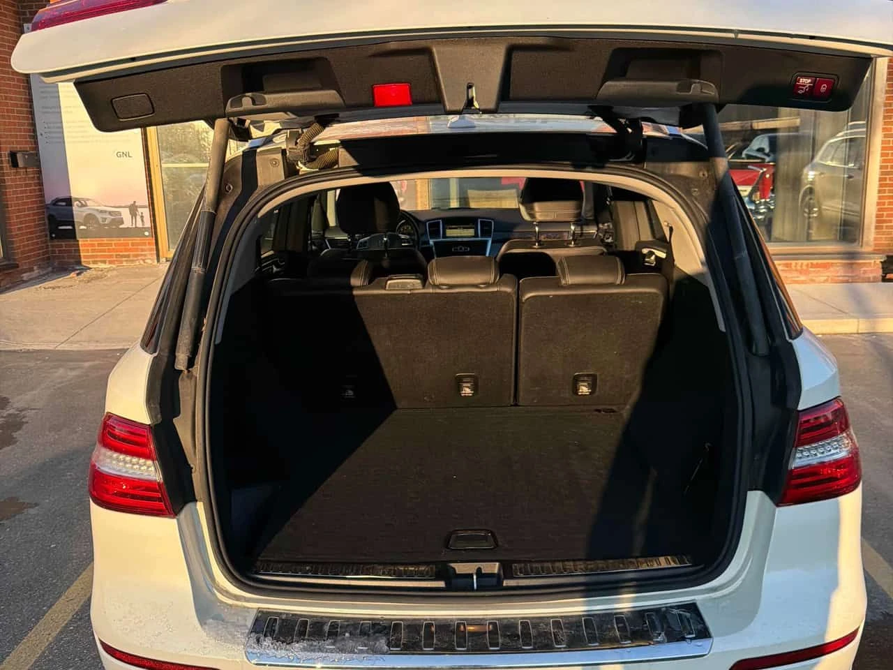 Mercedes-Benz ML 350 * CARFAX * АМБИЕНТНО * ПАНОРАМА, снимка 11 - Автомобили и джипове - 54134489