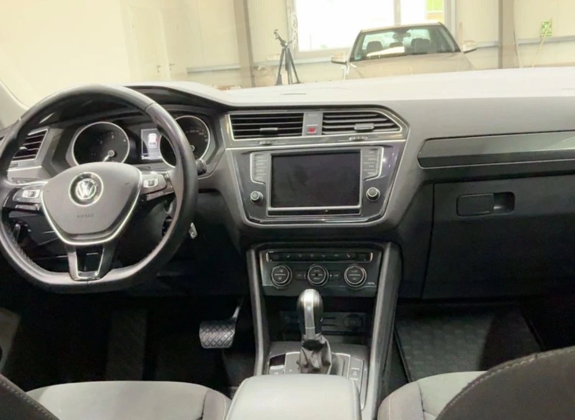 VW Tiguan 2.0TDI 190кс 4MOTION* Highline* Head Up* MATRIX* , снимка 9 - Автомобили и джипове - 54453669