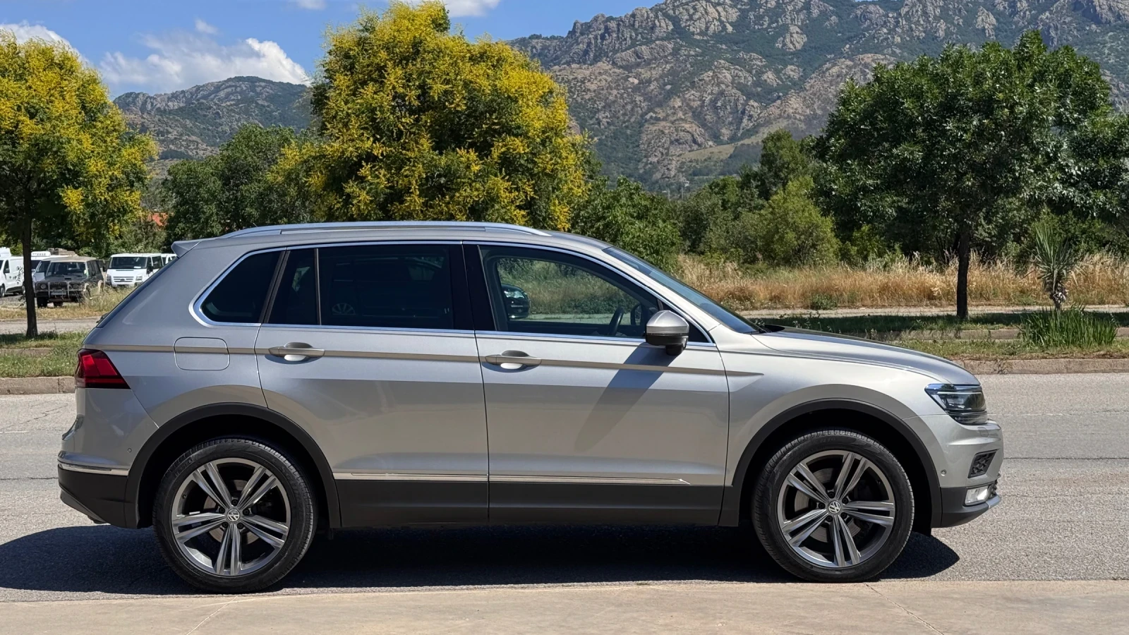 VW Tiguan 2.0TDI 190кс 4MOTION* Highline* Head Up* MATRIX* , снимка 6 - Автомобили и джипове - 54453669