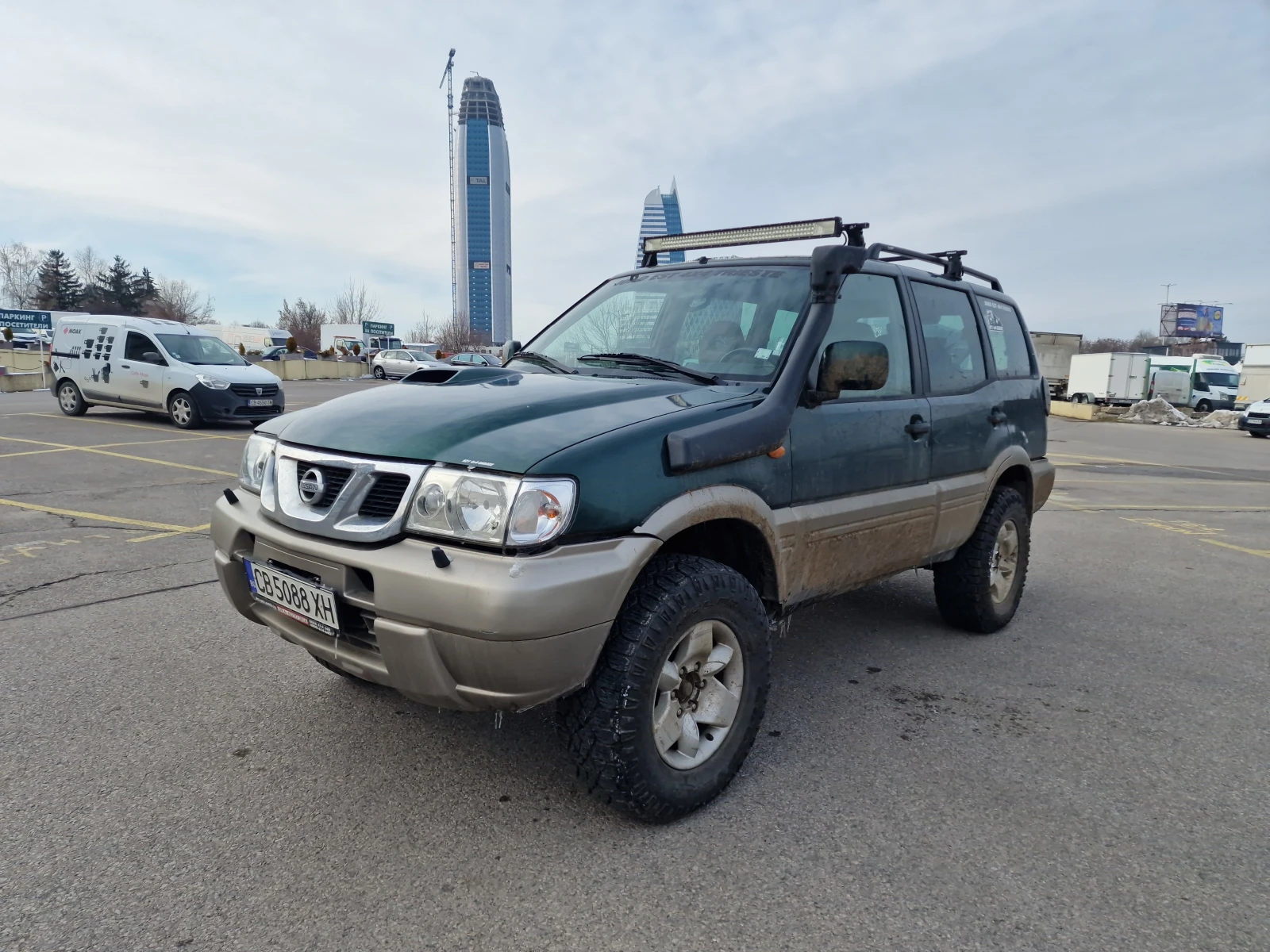 Nissan Terrano 3.0, снимка 3 - Автомобили и джипове - 54658566