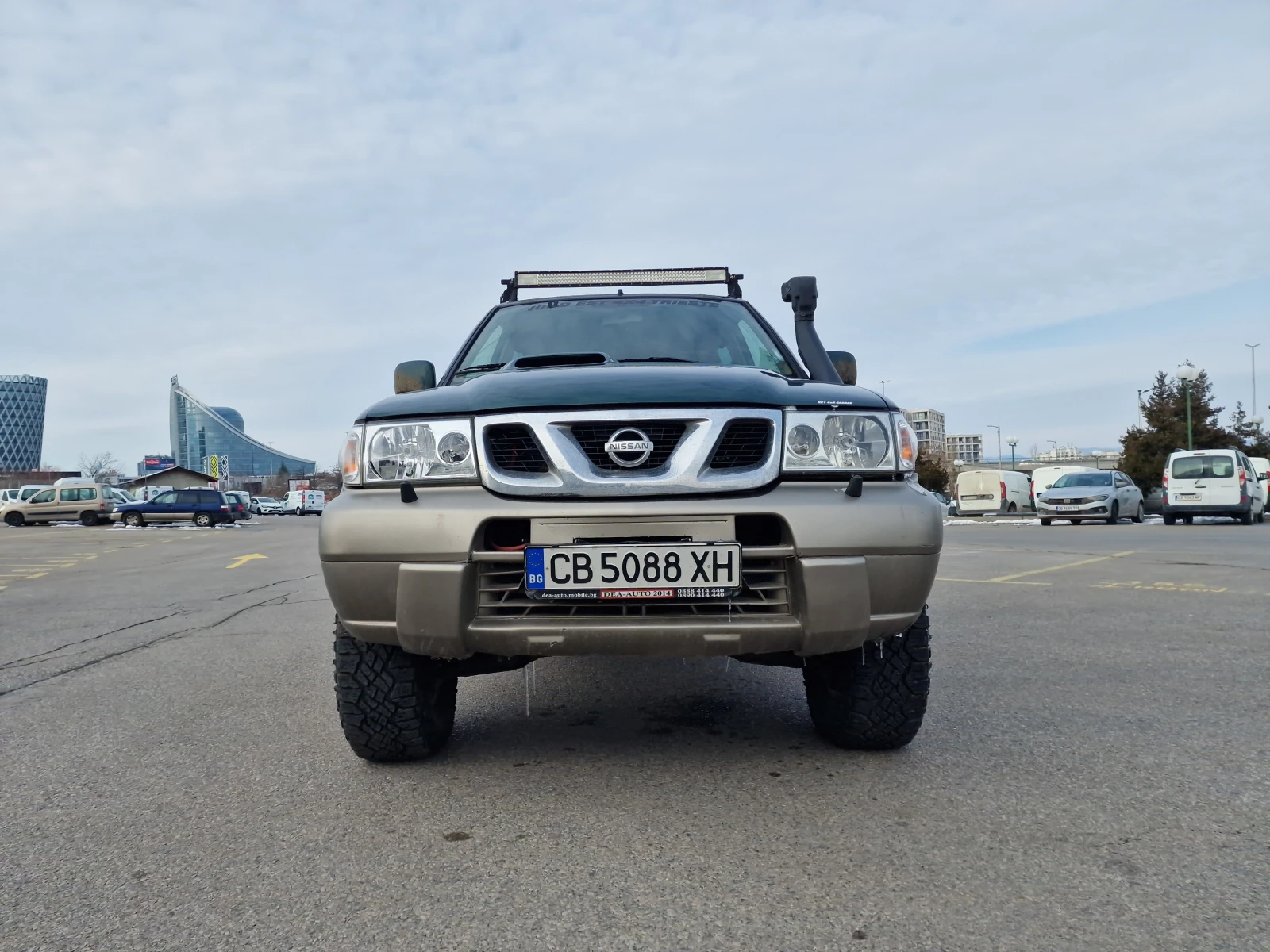 Nissan Terrano 3.0, снимка 5 - Автомобили и джипове - 54658566
