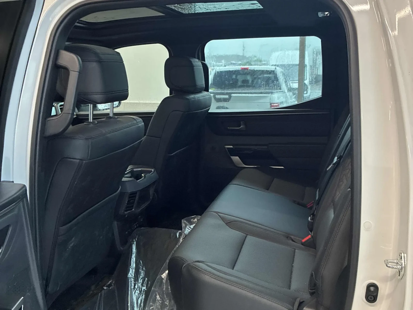Toyota Tundra 4x4 Crewmax Limited Long Bed, снимка 8 - Автомобили и джипове - 55135560