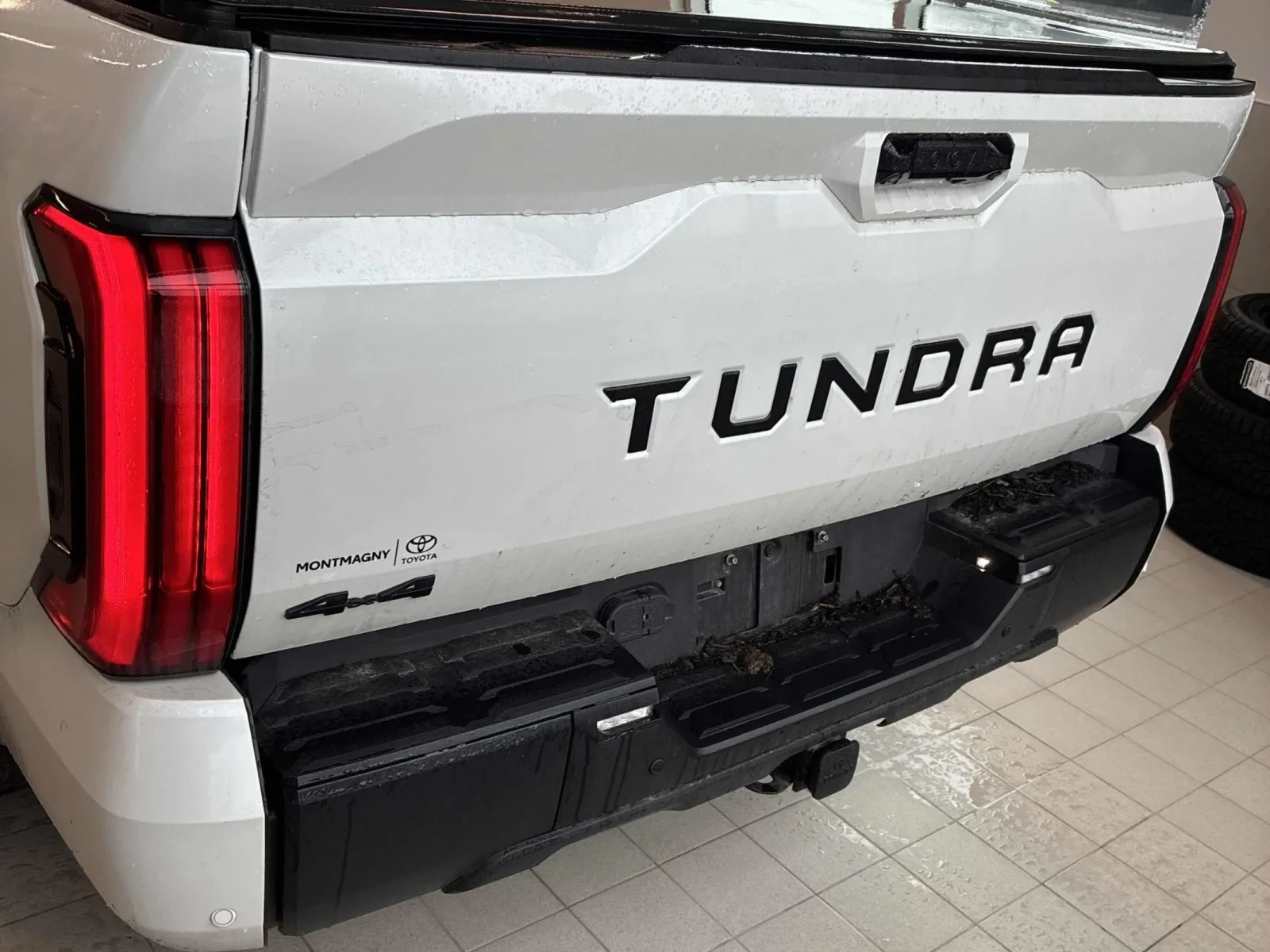 Toyota Tundra 4x4 Crewmax Limited Long Bed, снимка 3 - Автомобили и джипове - 55135560