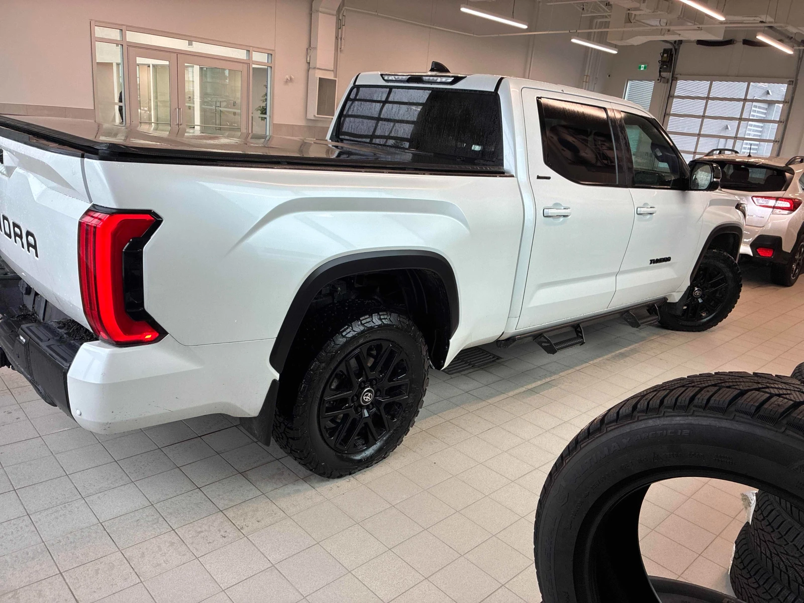 Toyota Tundra 4x4 Crewmax Limited Long Bed, снимка 4 - Автомобили и джипове - 55135560