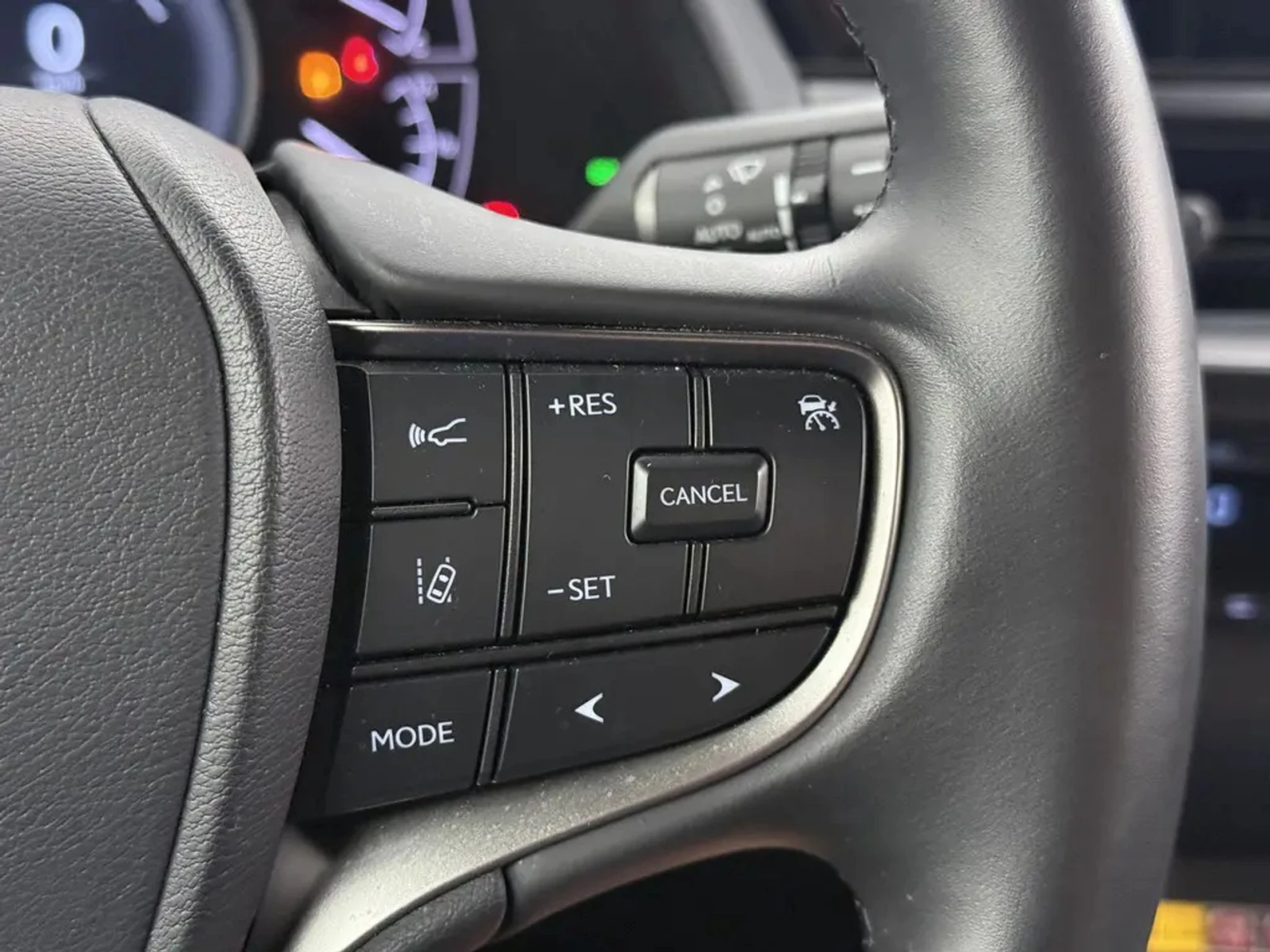 Lexus UX 250h F-Sport Automatic Европейски, снимка 15 - Автомобили и джипове - 55266234