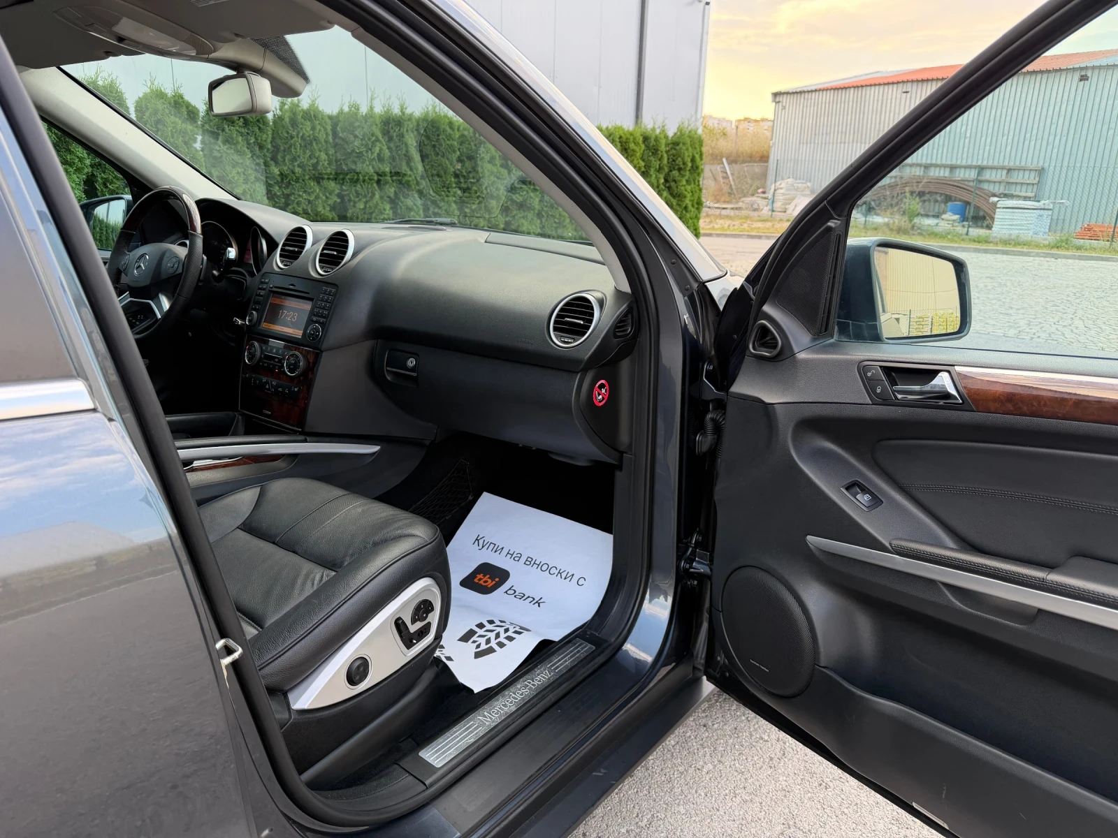 Mercedes-Benz ML 350 cdi 231k* ACC* H&K* Камера* Люк* Памет* ЛИЗИНГ* , снимка 11 - Автомобили и джипове - 55854393