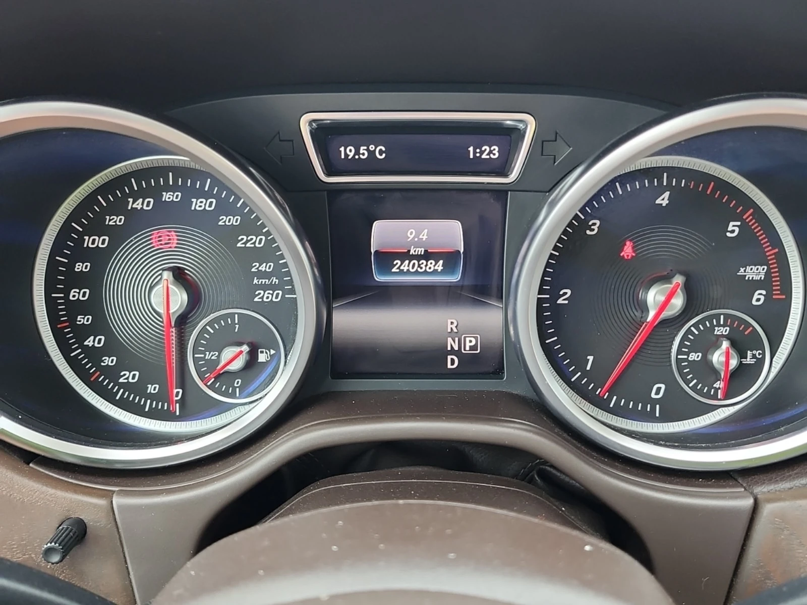 Mercedes-Benz GLE 350 D/АМГ ПАКЕТ/CARFAX/ПОДГРЕВ/ПАНОРАМА/ПАМЕТ, снимка 9 - Автомобили и джипове - 56012862