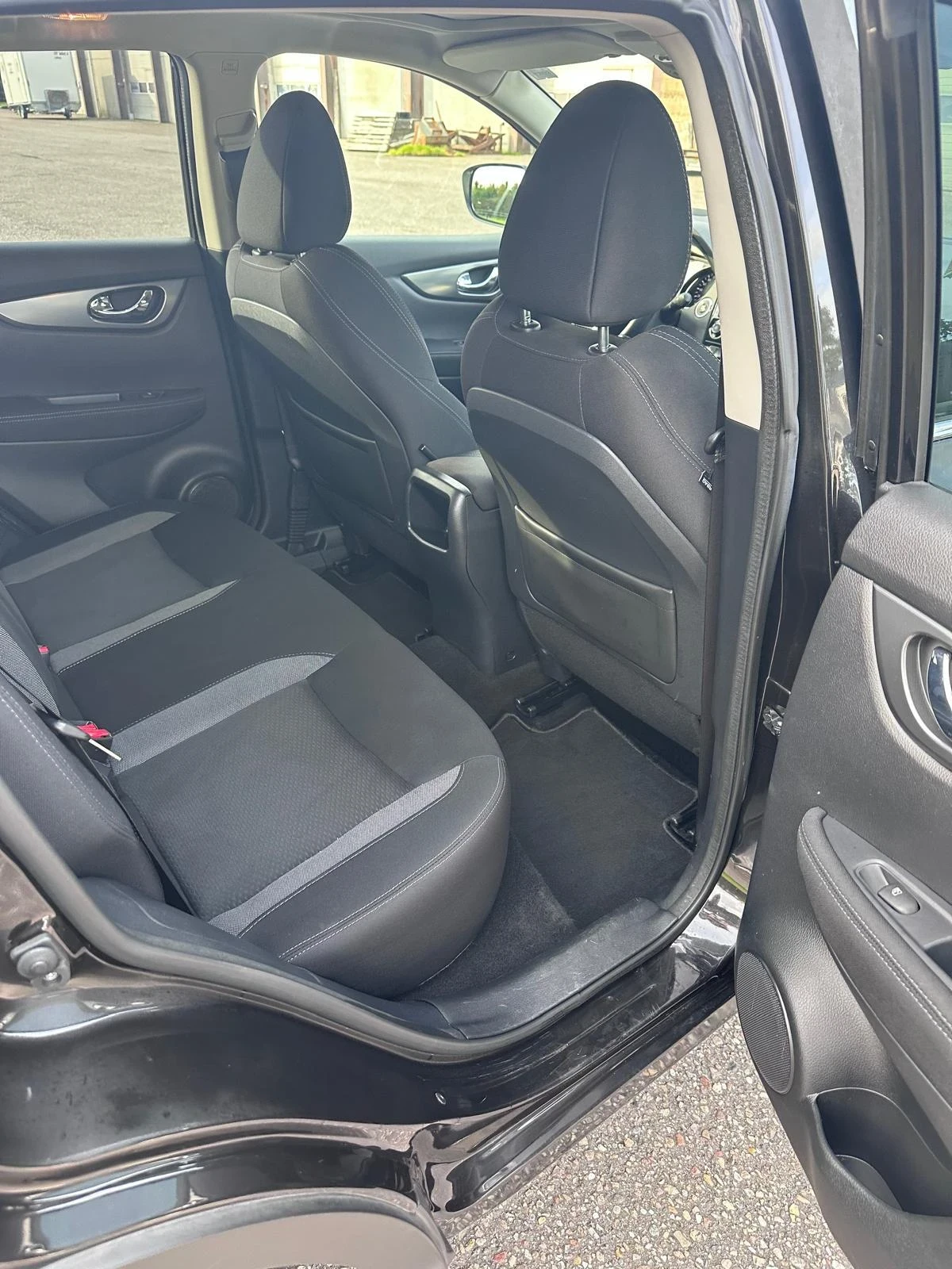 Nissan Qashqai 79000KM | Панорама | 360  камери , снимка 12 - Автомобили и джипове - 56250529