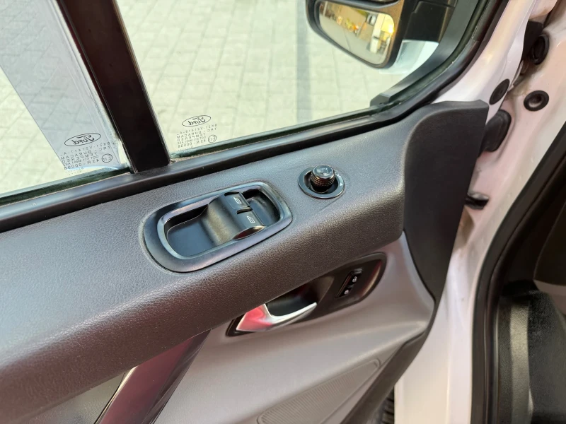 Ford Transit Custom 2.2TDCI 2 странични врати Климатик L1H1 , снимка 16 - Бусове и автобуси - 52482683