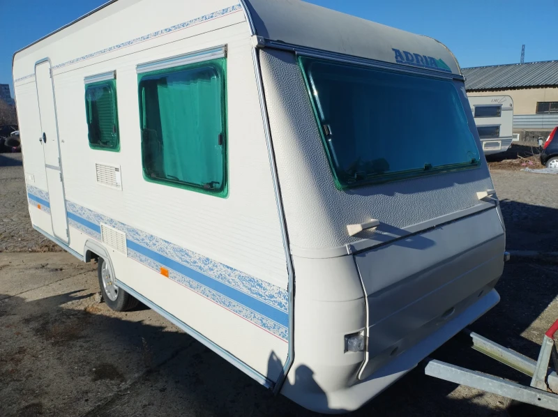 Каравана Adria 430 DK, снимка 1 - Каравани и кемпери - 48698307