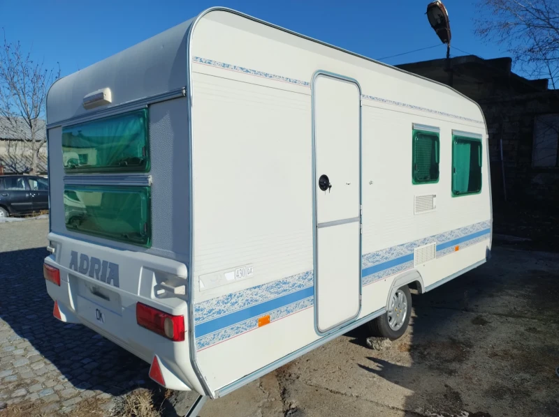 Каравана Adria 430 DK, снимка 4 - Каравани и кемпери - 48698307