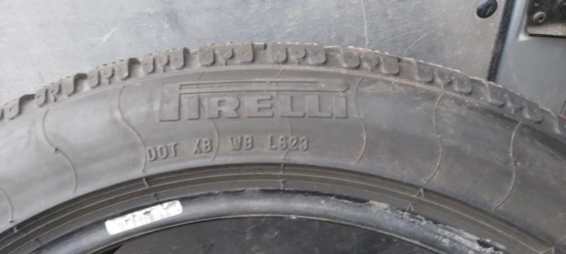 Гуми Зимни 235/45R18, снимка 6 - Гуми и джанти - 31480114