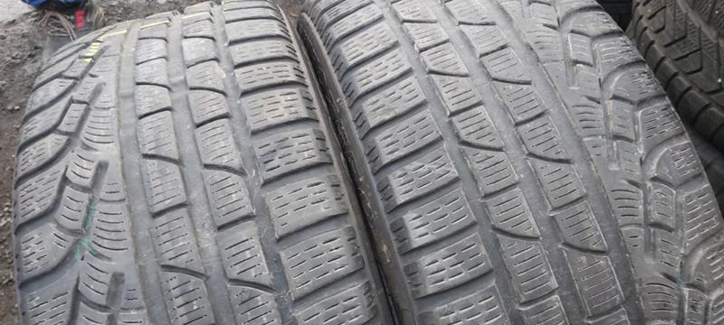 Гуми Зимни 235/45R18, снимка 2 - Гуми и джанти - 31480114