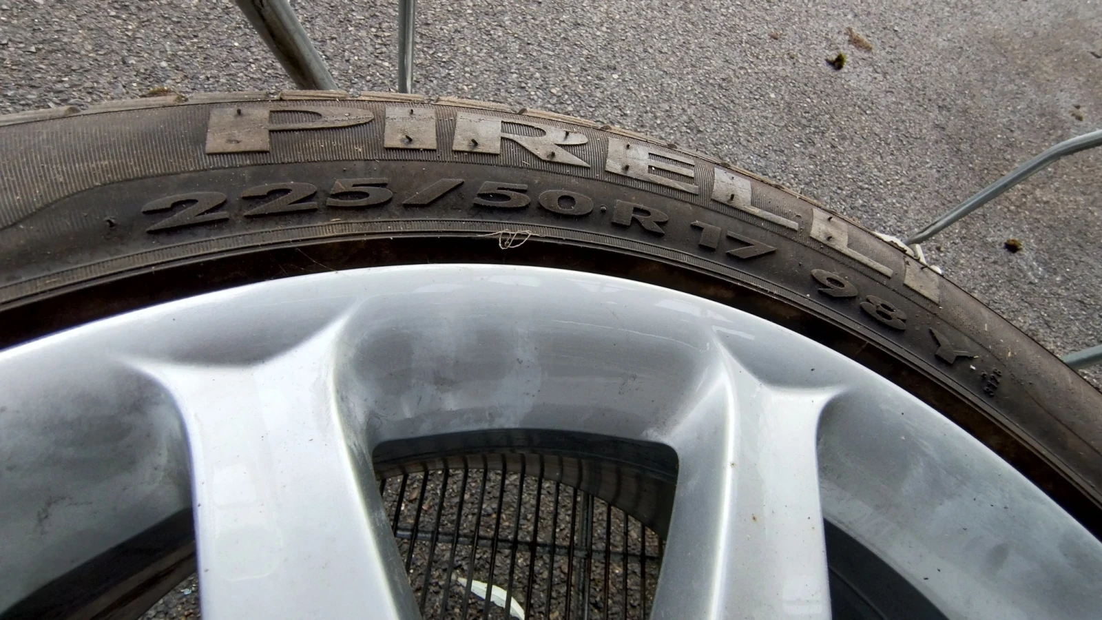 Гуми с джанти Pirelli 225/50R17, снимка 6 - Гуми и джанти - 54551373