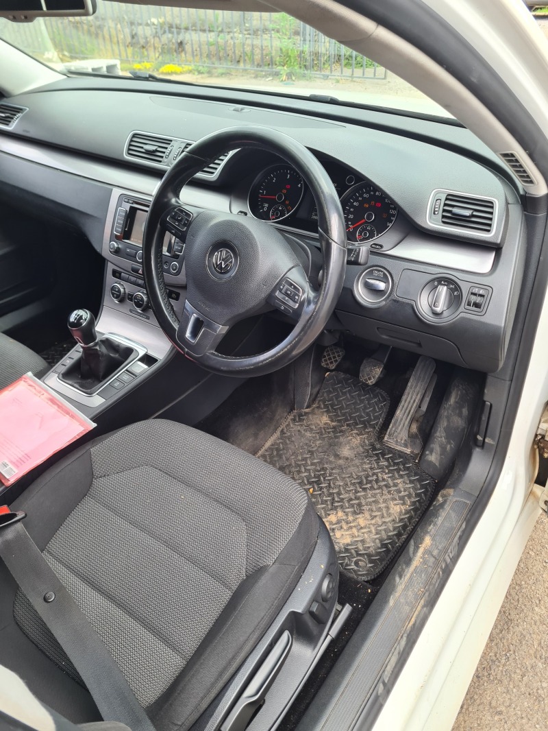 VW Passat 1.6TDI на части, снимка 8 - Автомобили и джипове - 45726039