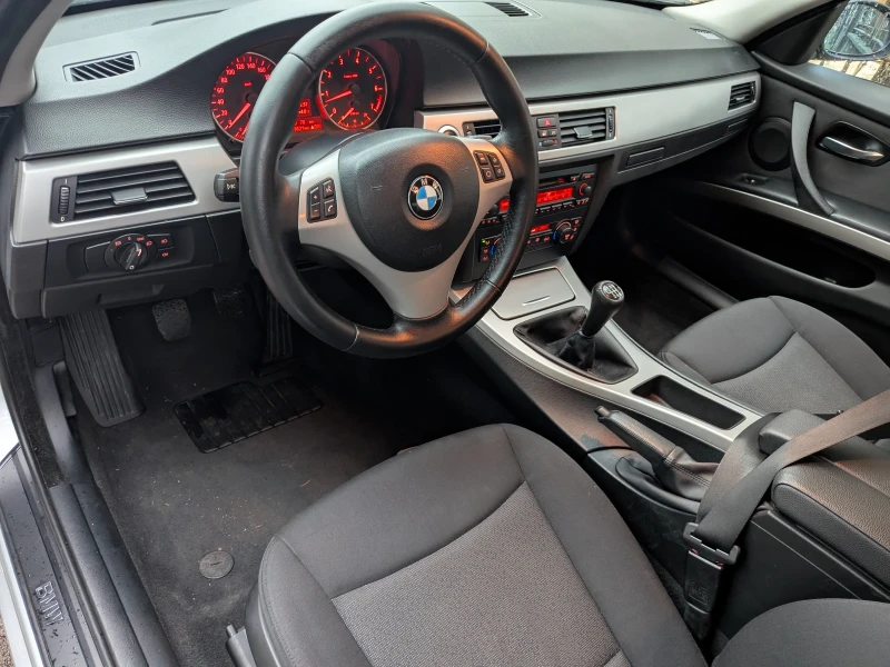 BMW 318 * XENON* 6СК.* CUPHOLDERS* КУКЛА* , снимка 17 - Автомобили и джипове - 52346742