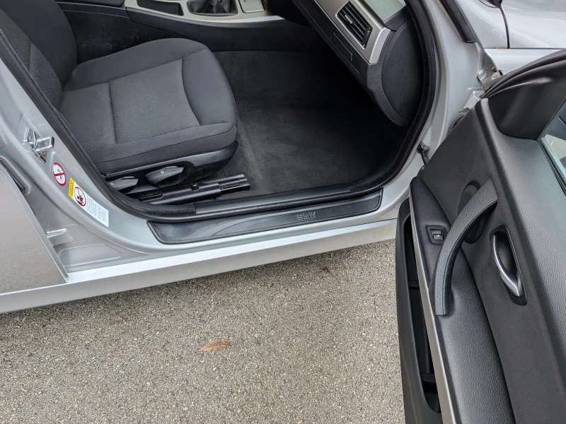 BMW 318 * XENON* 6СК.* CUPHOLDERS* КУКЛА* , снимка 9 - Автомобили и джипове - 52346742