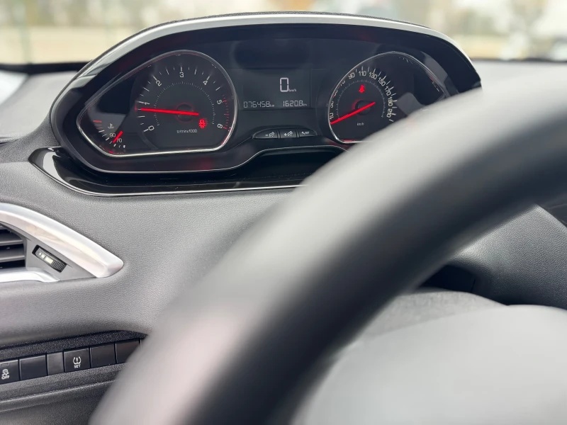 Peugeot 208 1.4hdi, снимка 12 - Автомобили и джипове - 52445817