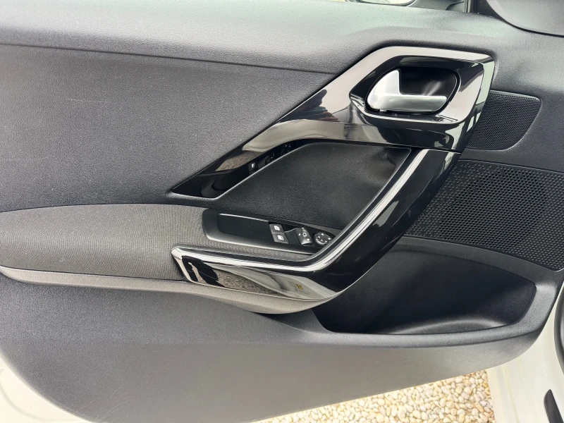 Peugeot 208 1.4hdi, снимка 14 - Автомобили и джипове - 52445817
