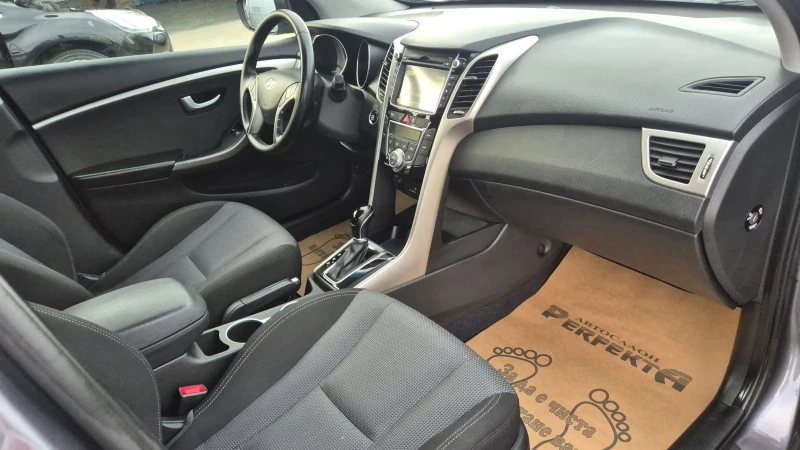 Hyundai I30 1.6диз 110к.с. Автомат, снимка 14 - Автомобили и джипове - 52550909