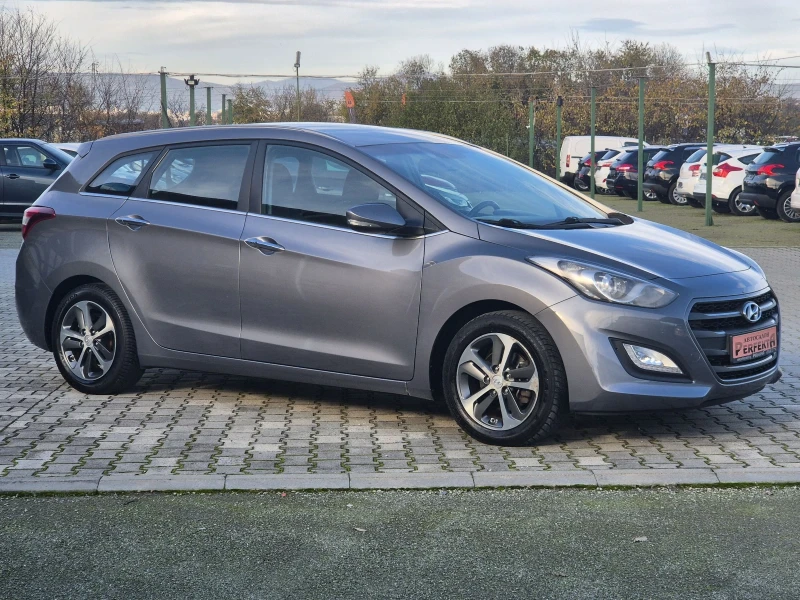 Hyundai I30 1.6диз 110к.с. Автомат, снимка 6 - Автомобили и джипове - 52550909
