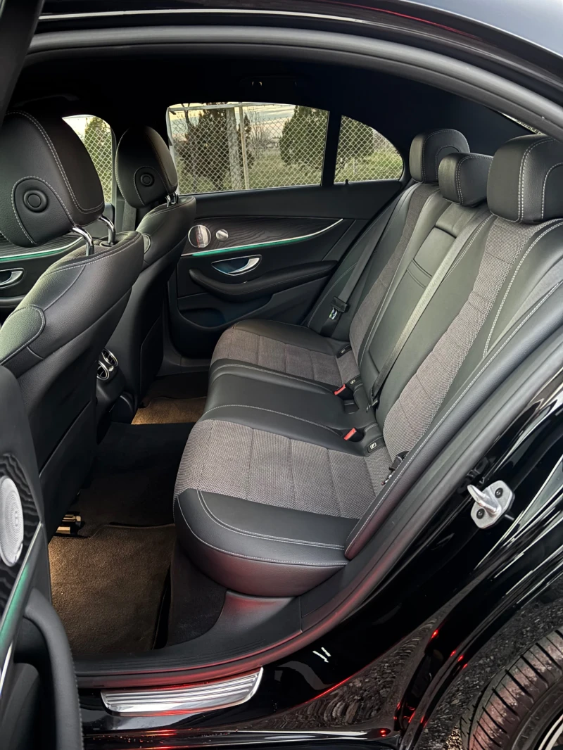 Mercedes-Benz E 200 AMG 42000km, снимка 13 - Автомобили и джипове - 52773655