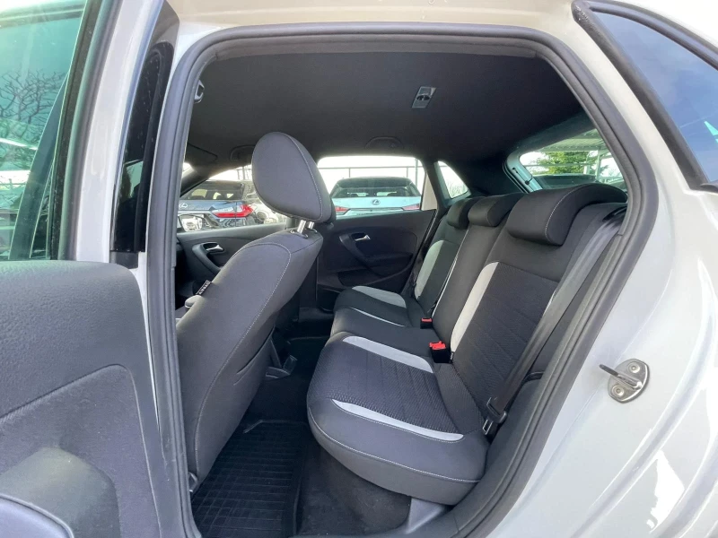 VW Polo 1.2TSI/Automatic/R Line/, снимка 15 - Автомобили и джипове - 52838834