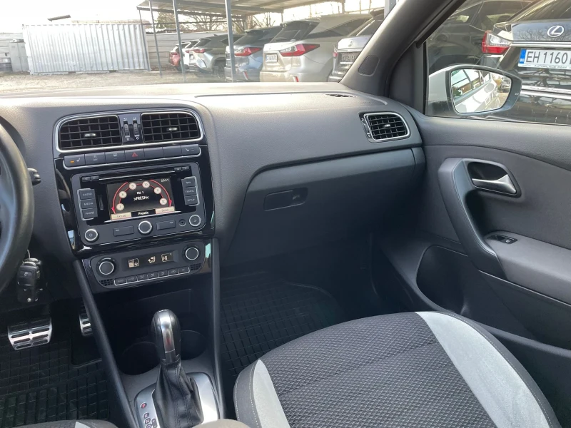 VW Polo 1.2TSI/Automatic/R Line/, снимка 13 - Автомобили и джипове - 52838834