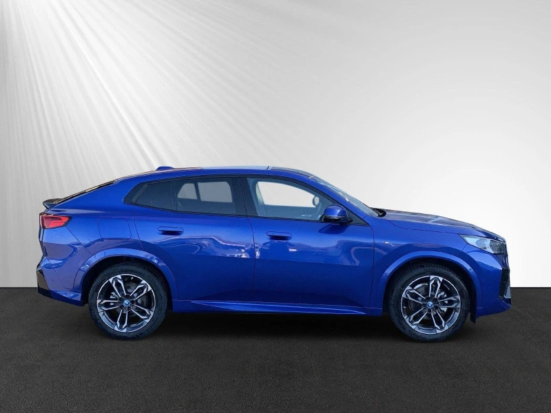 BMW iX2 20* M-SPORT* HEAD-UP* 360CAM* , снимка 2 - Автомобили и джипове - 53083131