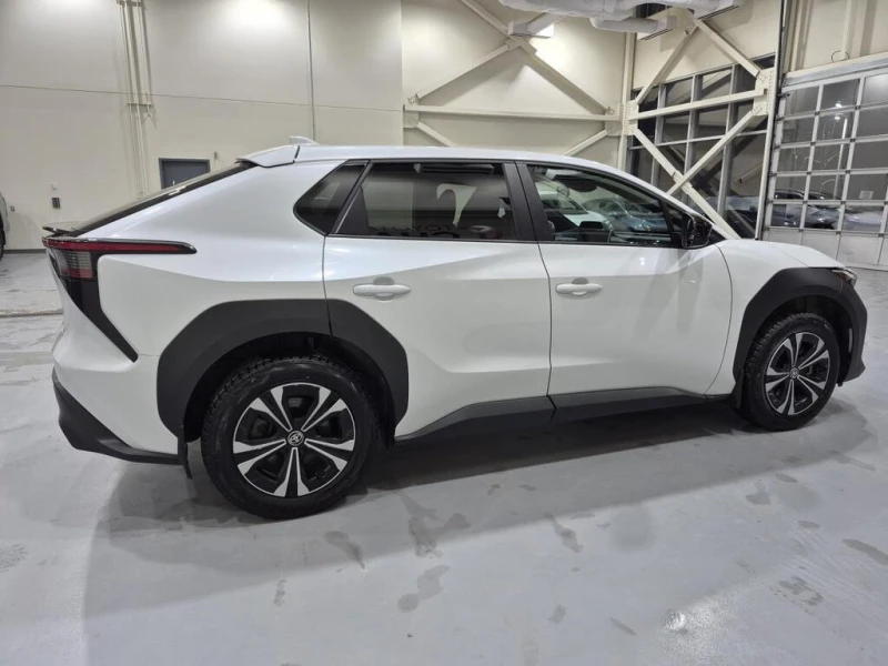 Toyota bZ4X LE FWD/Sunroof/Bluetooth, снимка 3 - Автомобили и джипове - 53114316