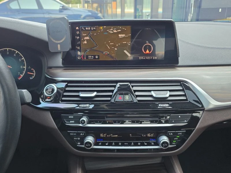 BMW 530 530i Luxury Plus| 252к.с.| ВКЛ.ТЕХНОТЕСТ, снимка 13 - Автомобили и джипове - 55221938