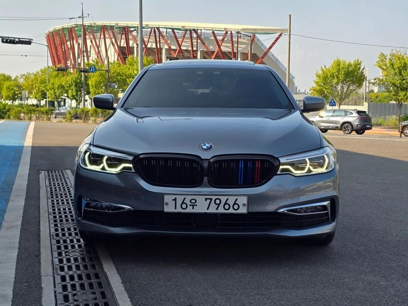 BMW 530 530i Luxury Plus| 252к.с.| ВКЛ.ТЕХНОТЕСТ, снимка 3 - Автомобили и джипове - 55221938