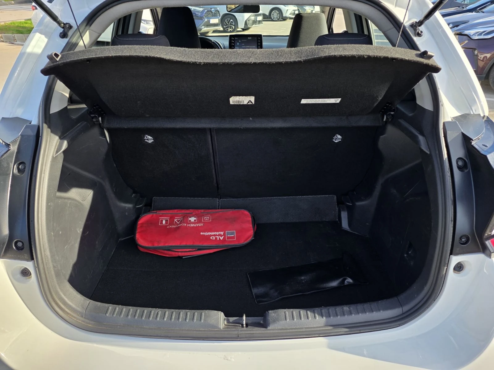 Toyota Yaris 1.5 HYBRID |  - изображение 9