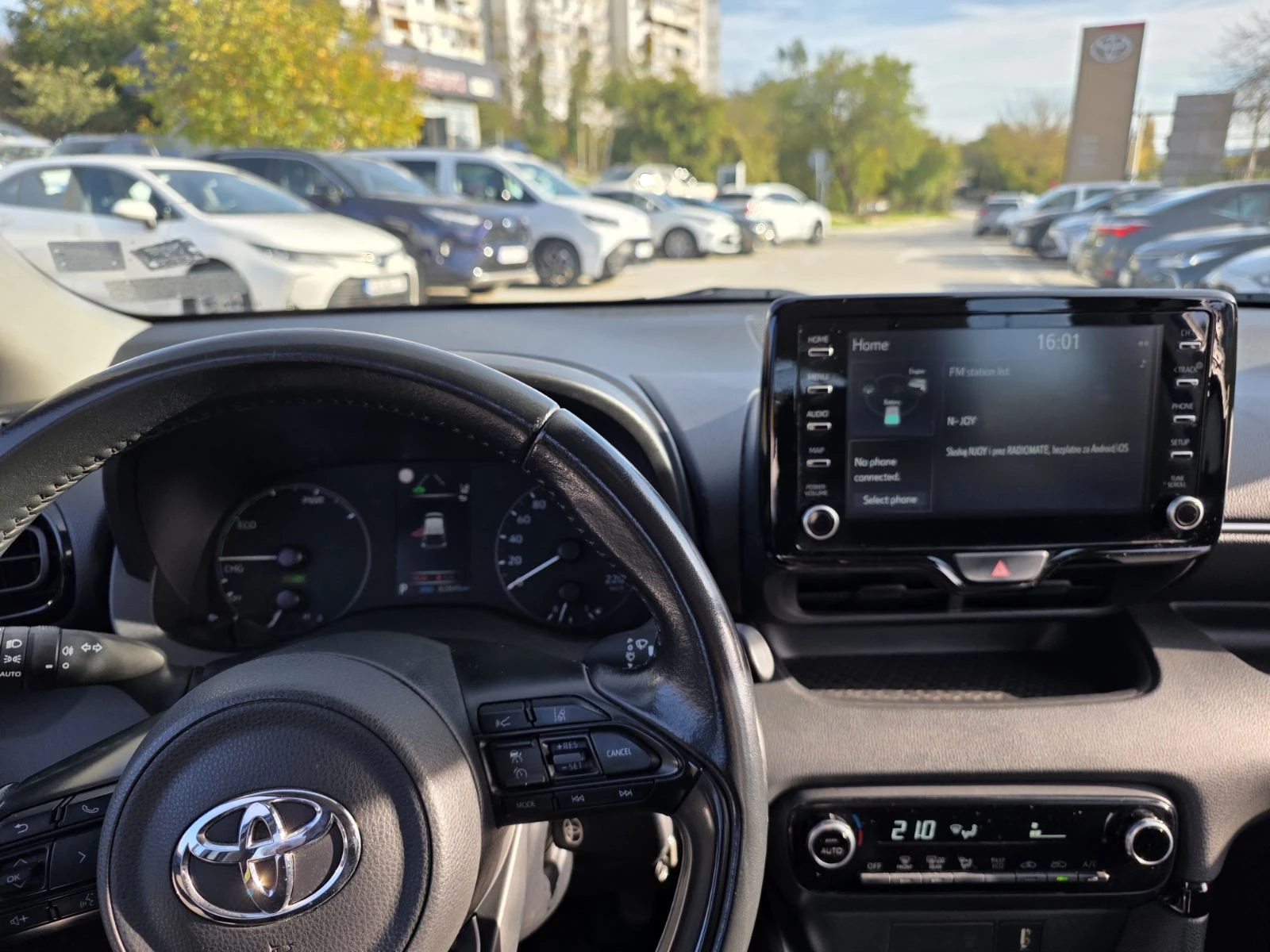 Toyota Yaris 1.5 HYBRID |  - изображение 8