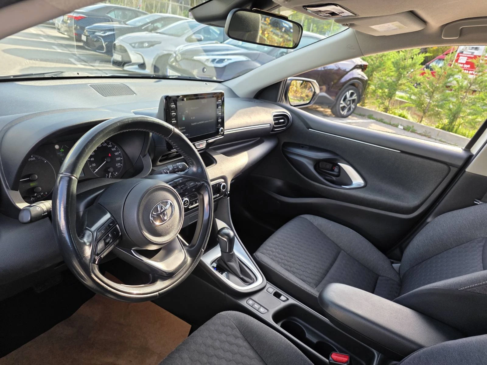 Toyota Yaris 1.5 HYBRID |  - изображение 6