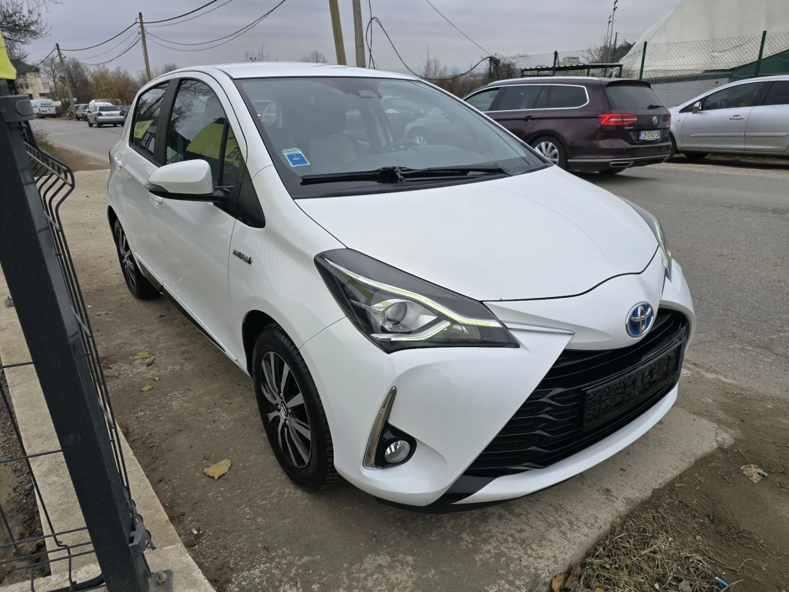 Toyota Yaris 1.8 HYBRID/FACE - изображение 3