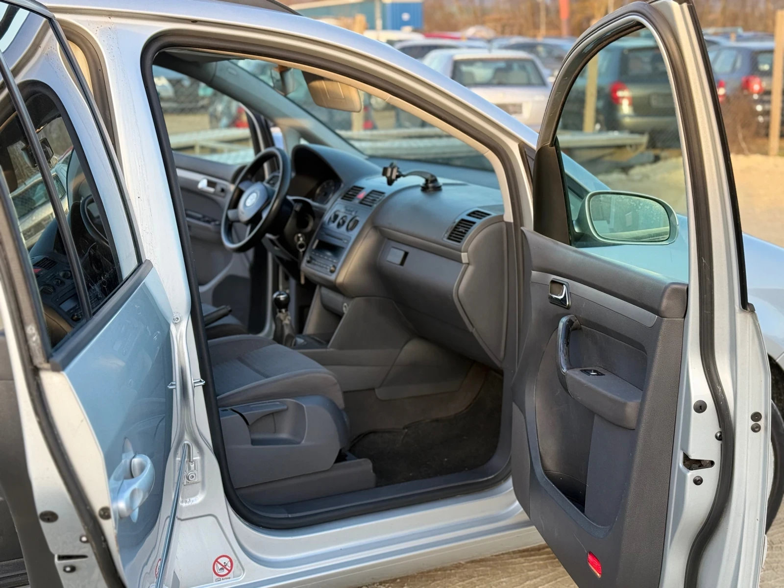 VW Touran 1.9 TDI 105, снимка 4 - Автомобили и джипове - 53989924