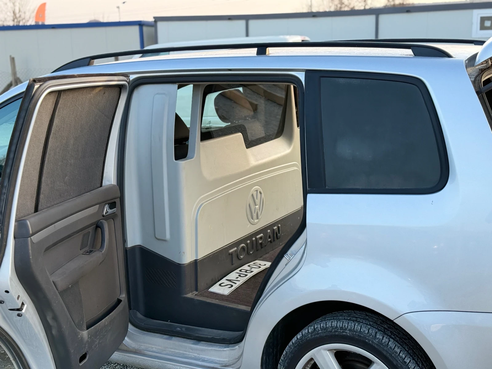 VW Touran 1.9 TDI 105, снимка 6 - Автомобили и джипове - 53989924