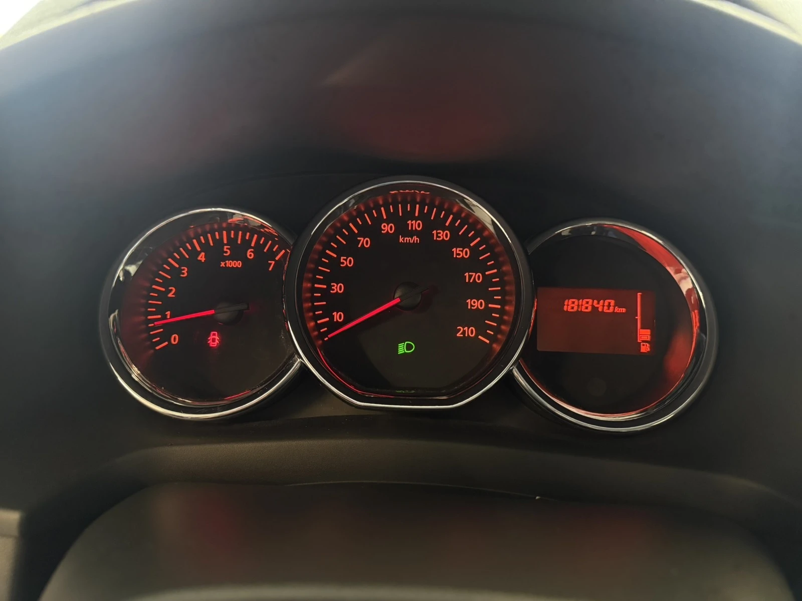 Dacia Sandero Stepway 1.5dci, снимка 12 - Автомобили и джипове - 54035726