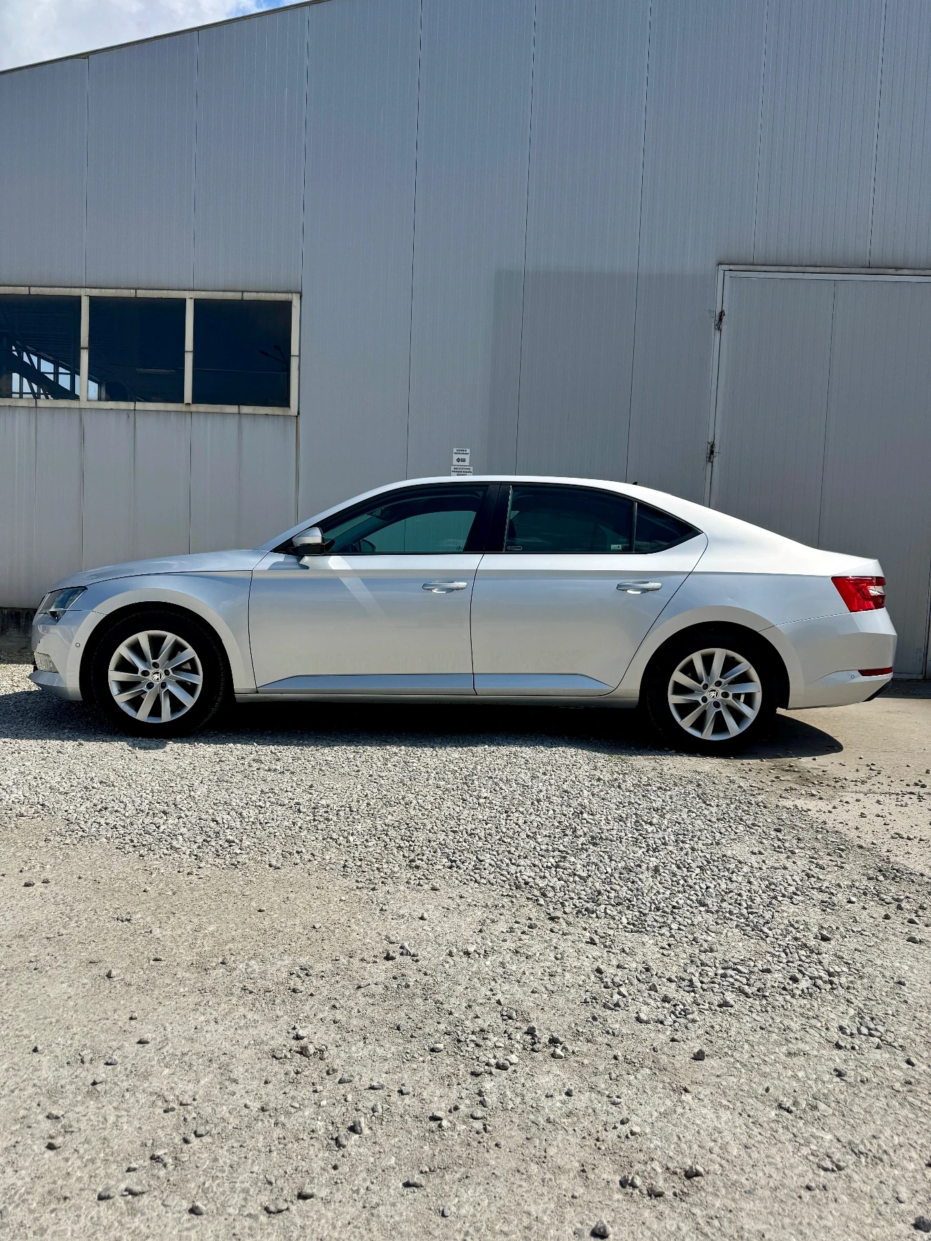 Skoda Superb, снимка 5 - Автомобили и джипове - 54172146