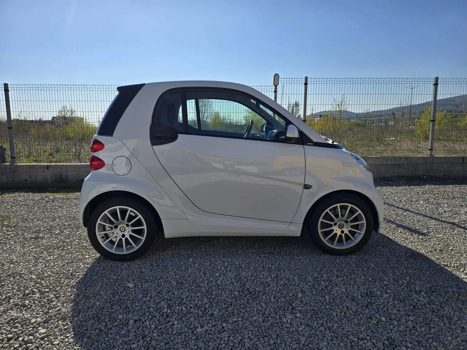 Smart Fortwo 1.0i АВТОМАТИК КЛИМАТИК, снимка 5 - Автомобили и джипове - 54242510