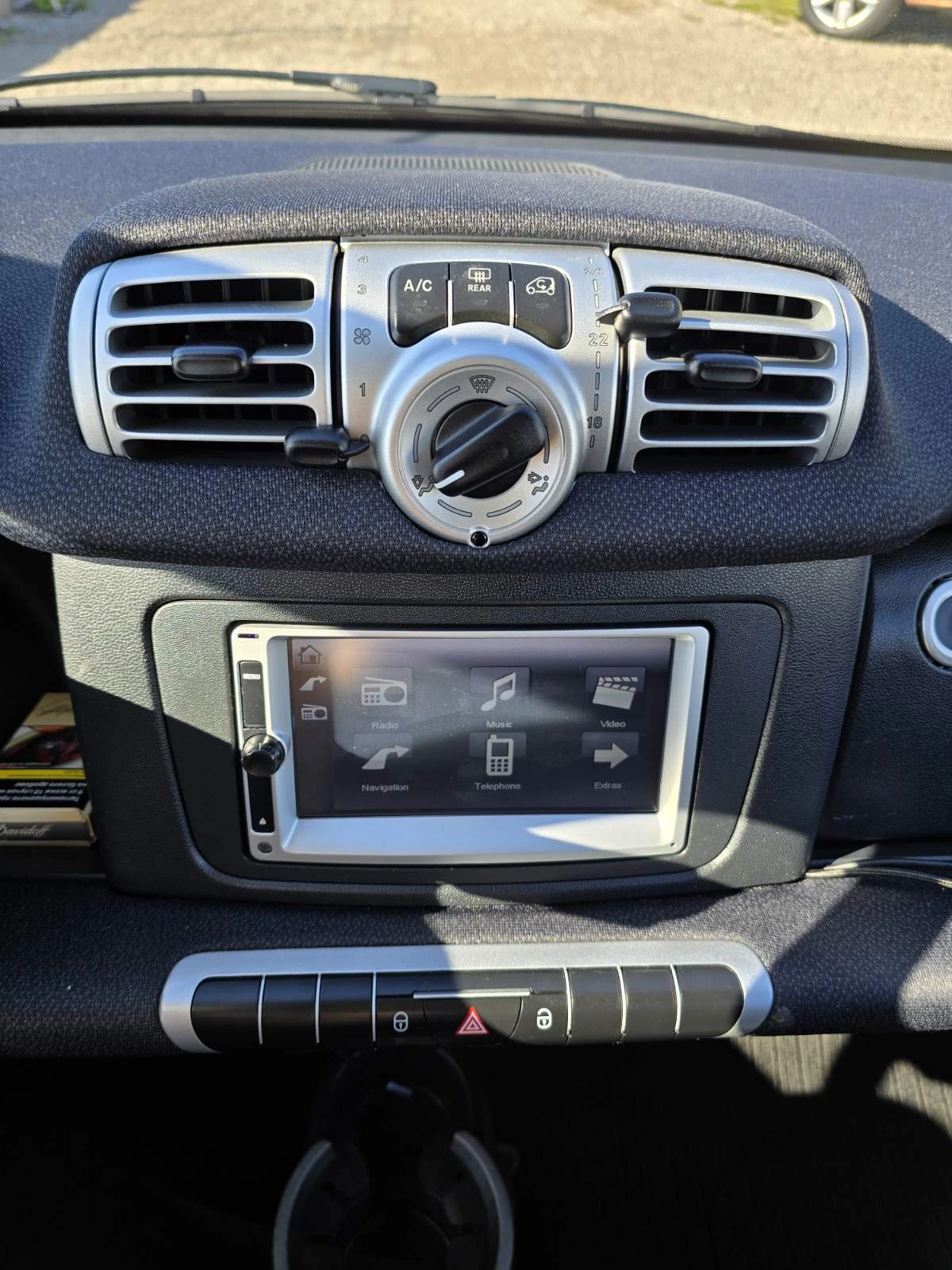 Smart Fortwo 1.0i АВТОМАТИК КЛИМАТИК, снимка 12 - Автомобили и джипове - 54242510