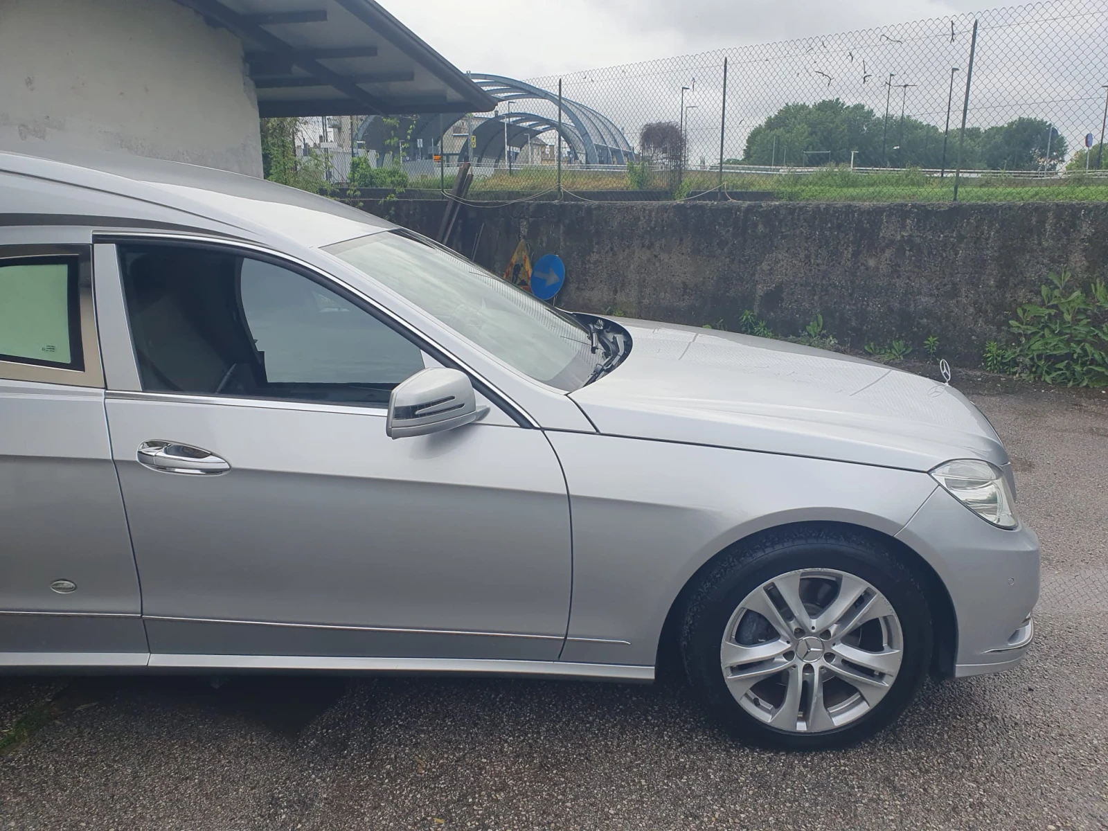 Mercedes-Benz E 220 Urciuoli , снимка 2 - Автомобили и джипове - 54693606