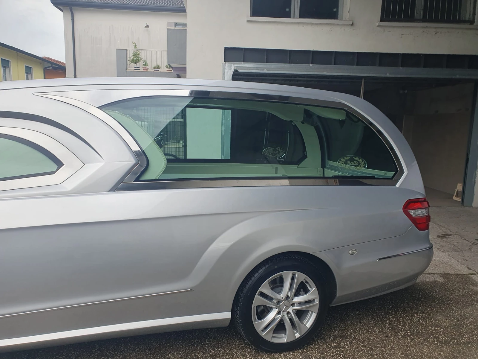 Mercedes-Benz E 220 Urciuoli , снимка 5 - Автомобили и джипове - 54693606