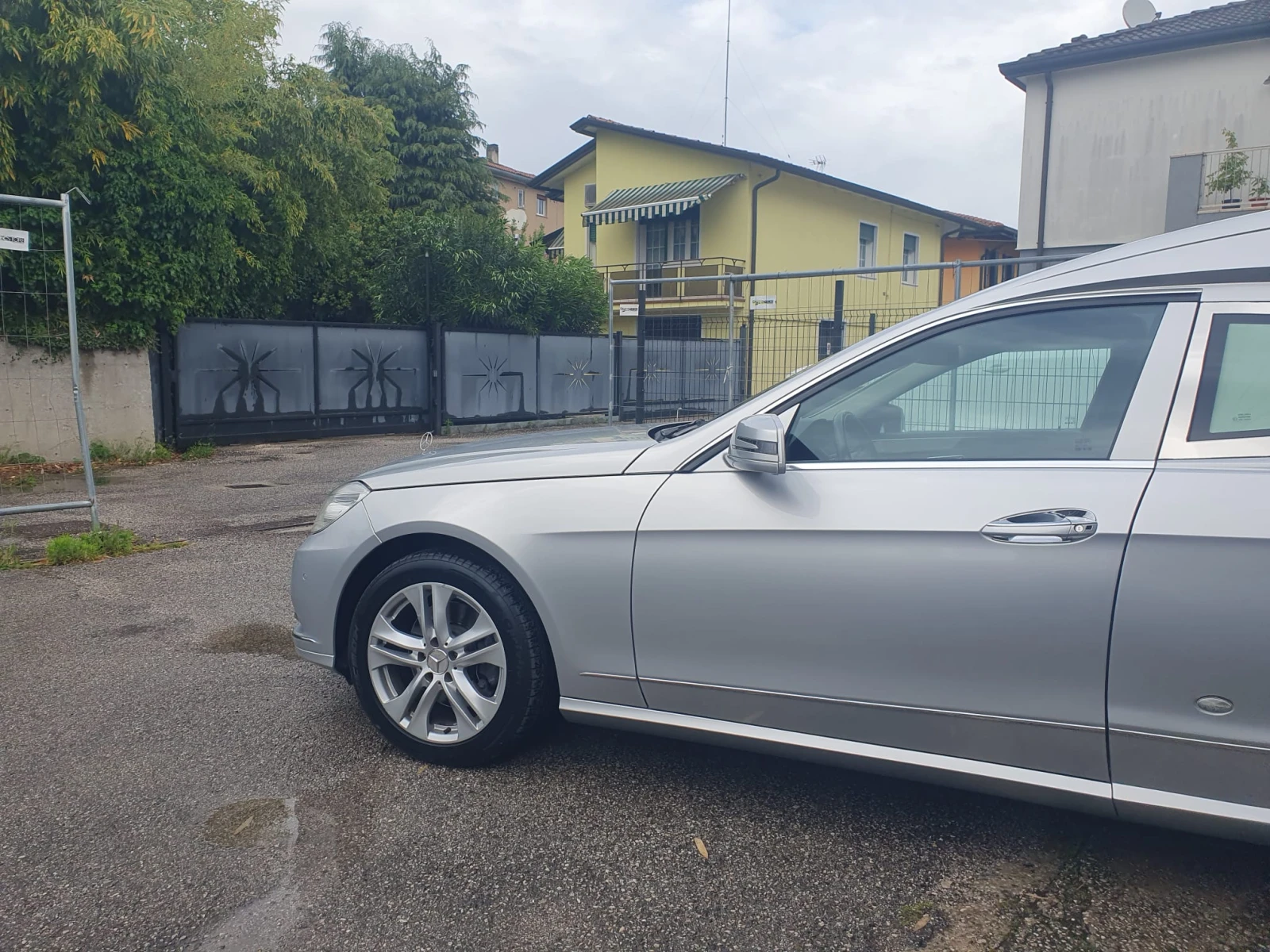 Mercedes-Benz E 220 Urciuoli , снимка 3 - Автомобили и джипове - 54693606