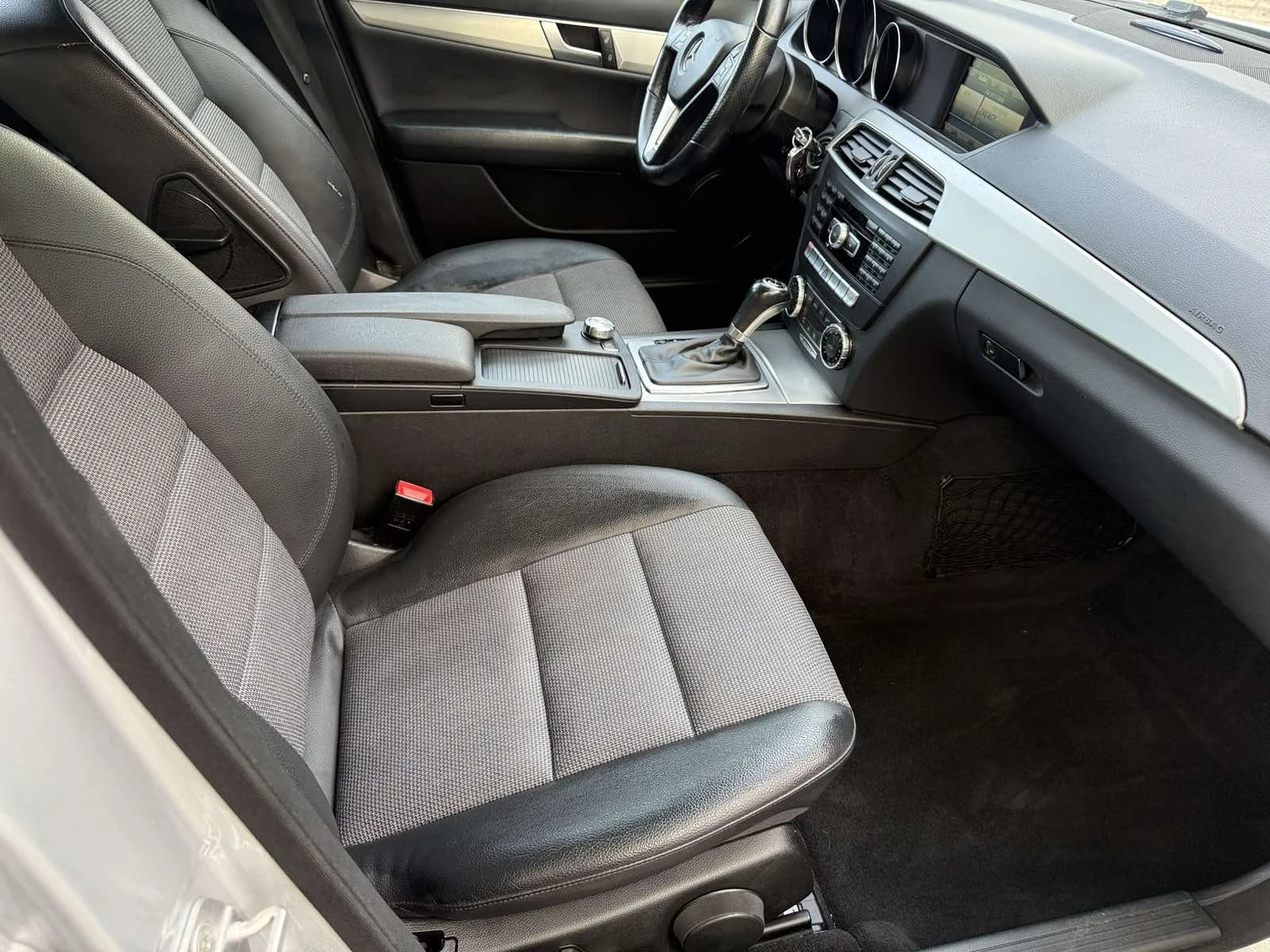 Mercedes-Benz C 250 4 matic  AMG line Швейцария, снимка 9 - Автомобили и джипове - 55215584