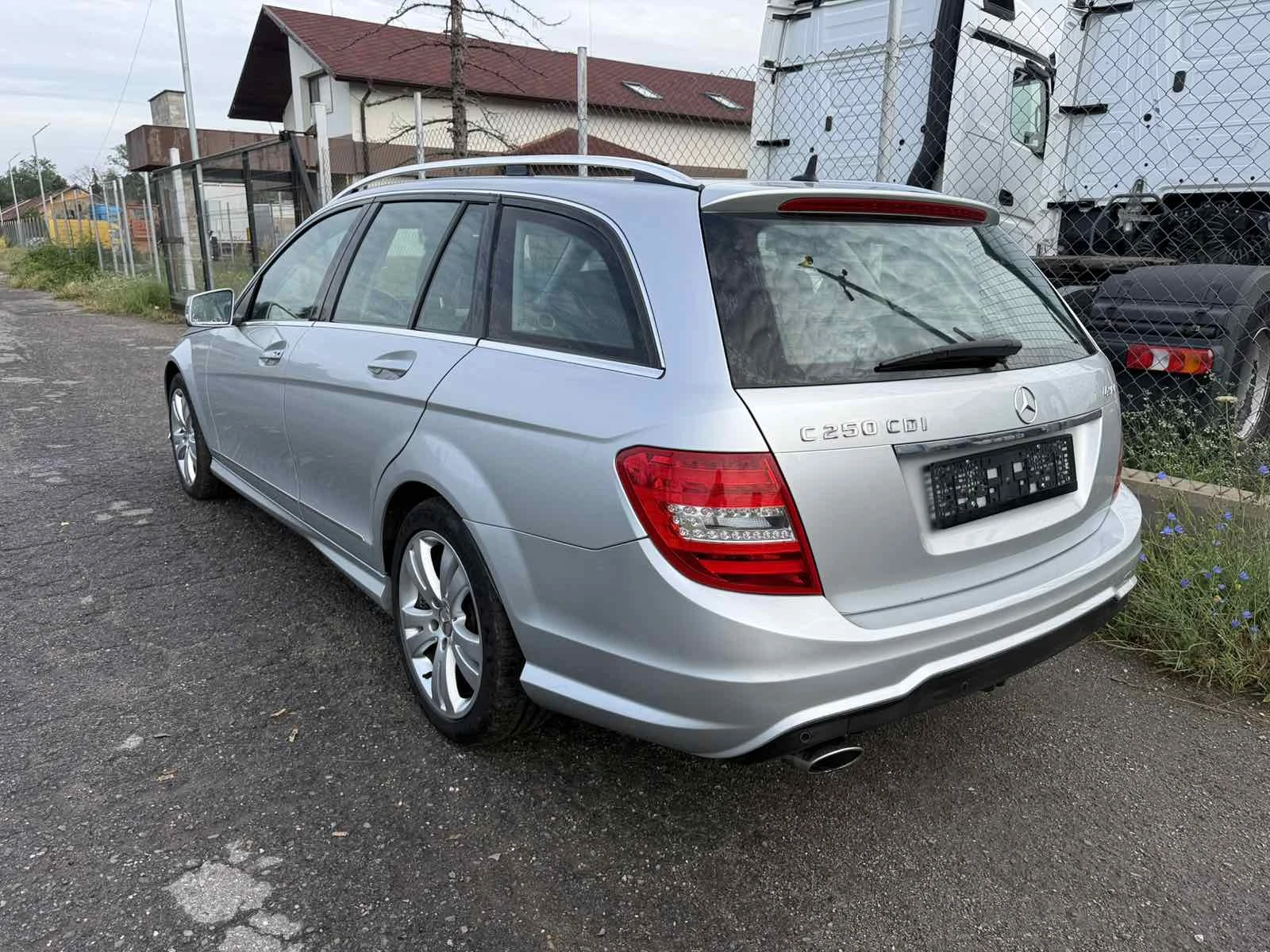 Mercedes-Benz C 250 4 matic  AMG line Швейцария, снимка 3 - Автомобили и джипове - 55215584