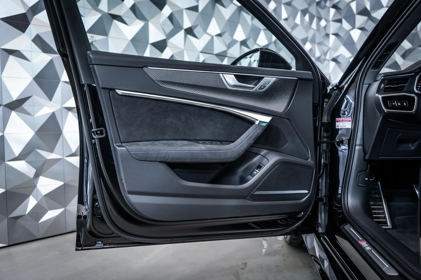Audi Rs6 Performance* Carbon Buckets* B&O* Теглич, снимка 7 - Автомобили и джипове - 55324844